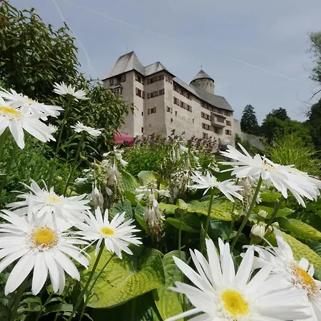 Schloss Matzen فندق 4*